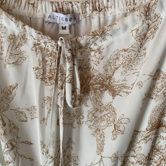 NWT Women’s size Medium BALTIC BORN tan and white floral maxi dress. - Picture 5 of 8